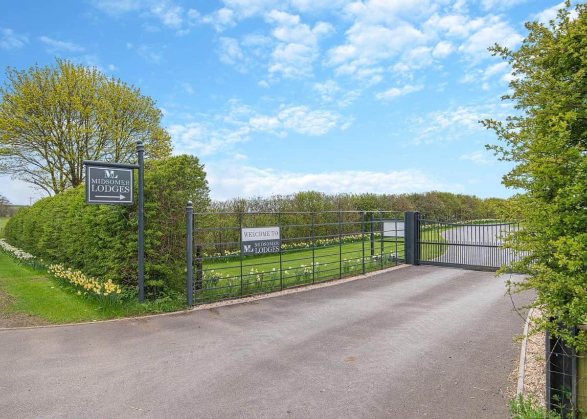 Midsomer Lodges Pilton Exterior foto
